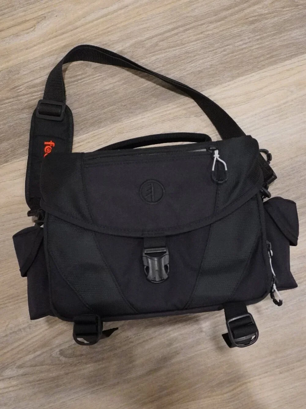 NWT Tamrac Stratus 6 shoulder camera bag (black)
